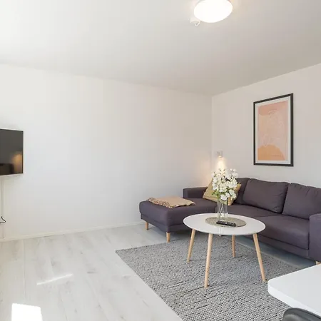 Newly Renovated 1-bed In Apartment *