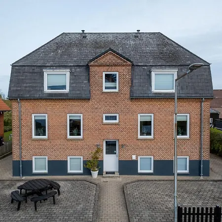 Newly Renovated 1-bed In Apartment Aalborg